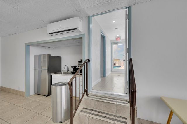 400 N SURF RD 703, Hollywood, FL 33019