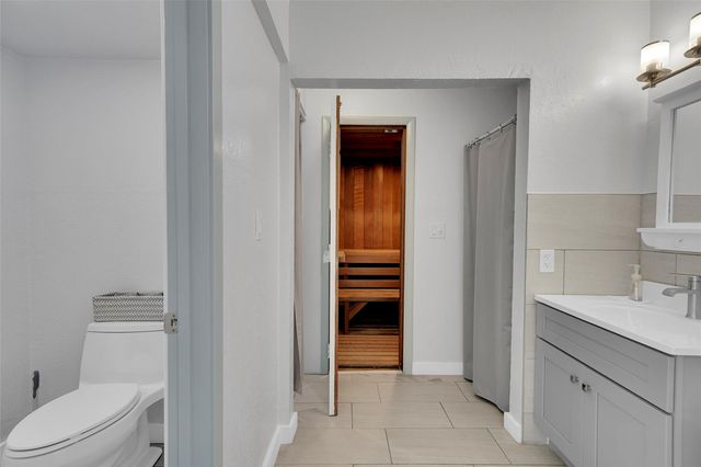 400 N SURF RD 703, Hollywood, FL 33019