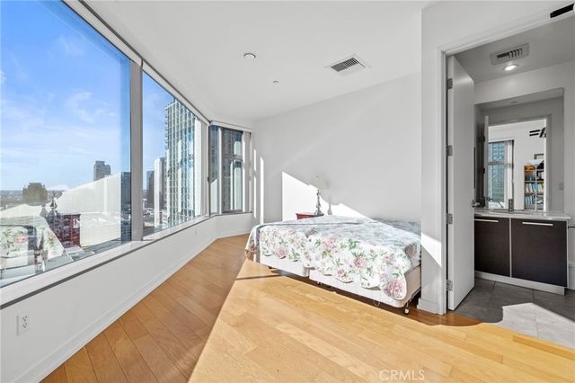 801 S Grand 1611, Los Angeles, CA 90017