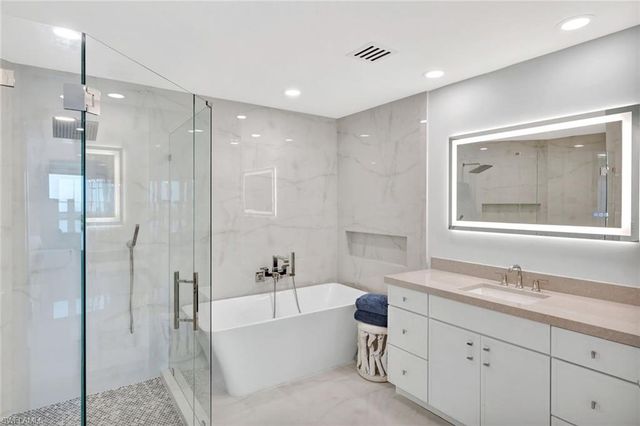 4951 Bonita Bay BLVD # 2205, Bonita Springs, FL 34134