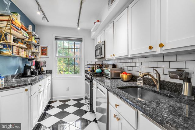 213 9TH ST SE, Washington, DC 20003