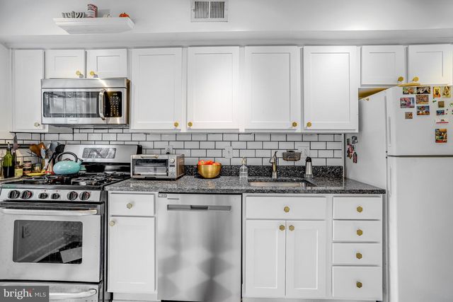 213 9TH ST SE, Washington, DC 20003