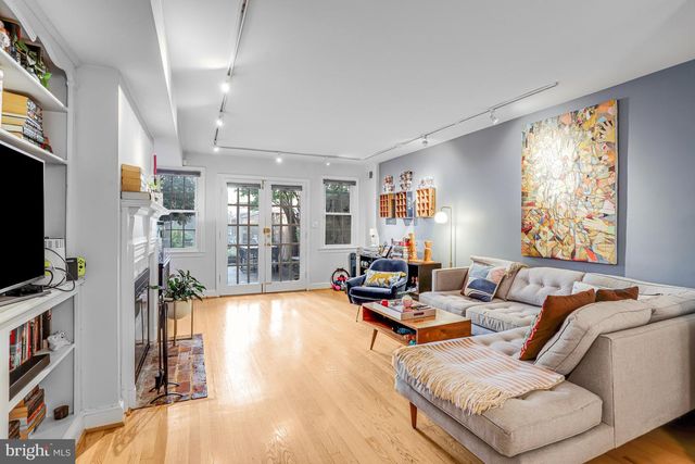 213 9TH ST SE, Washington, DC 20003