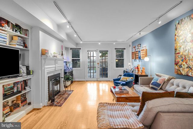 213 9TH ST SE, Washington, DC 20003