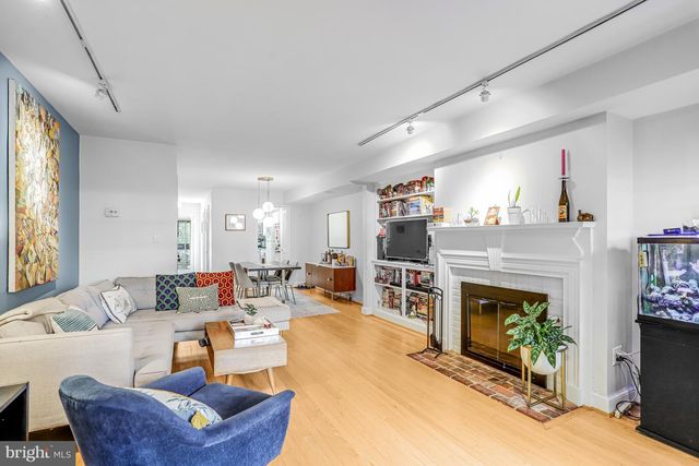 213 9TH ST SE, Washington, DC 20003