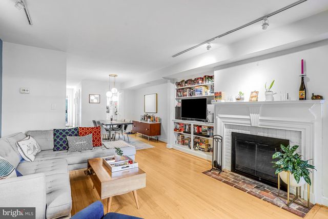 213 9TH ST SE, Washington, DC 20003