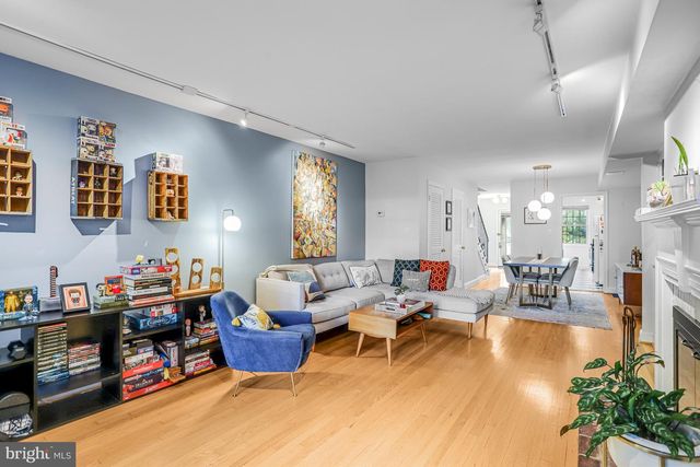 213 9TH ST SE, Washington, DC 20003