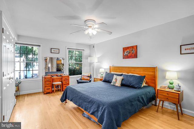 213 9TH ST SE, Washington, DC 20003