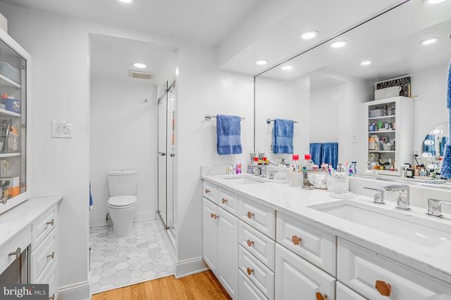 213 9TH ST SE, Washington, DC 20003