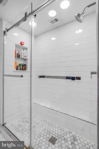 213 9TH ST SE, Washington, DC 20003