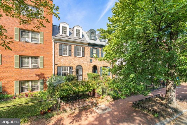 213 9TH ST SE, Washington, DC 20003