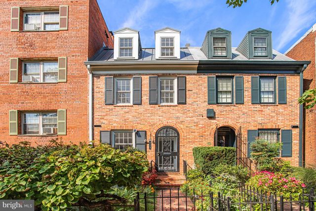 213 9TH ST SE, Washington, DC 20003