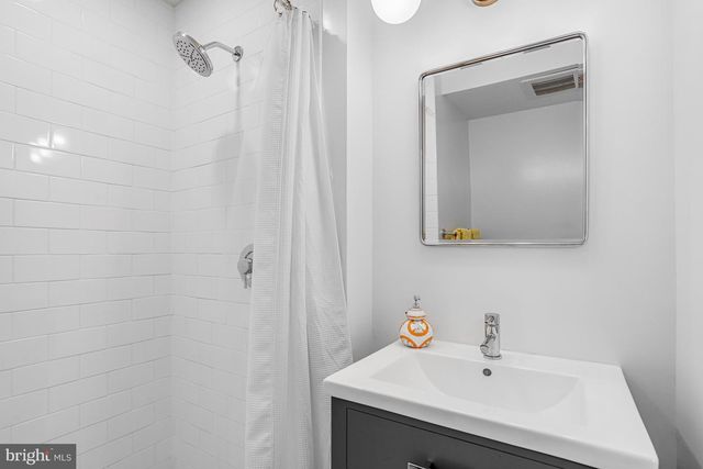 213 9TH ST SE, Washington, DC 20003