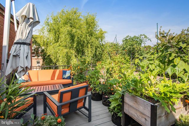 213 9TH ST SE, Washington, DC 20003