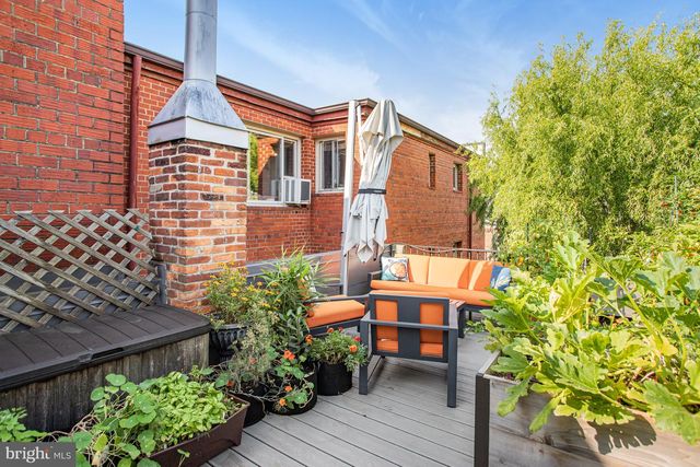 213 9TH ST SE, Washington, DC 20003