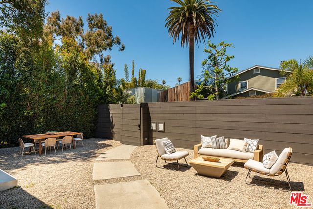 830 Palms Boulevard, Venice, CA 90291