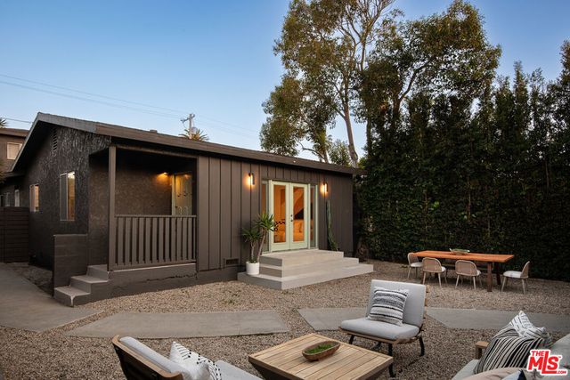 830 Palms Boulevard, Venice, CA 90291