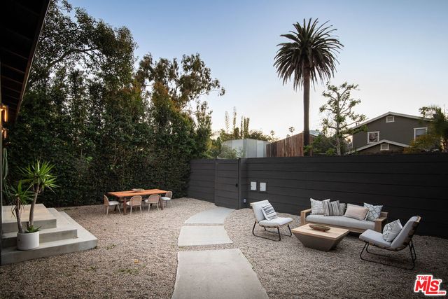 830 Palms Boulevard, Venice, CA 90291