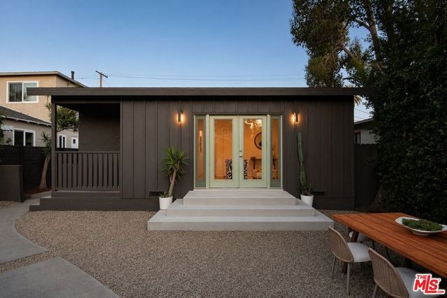 830 Palms Boulevard, Venice, CA 90291