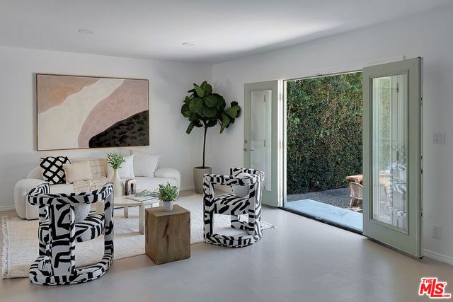 830 Palms Boulevard, Venice, CA 90291