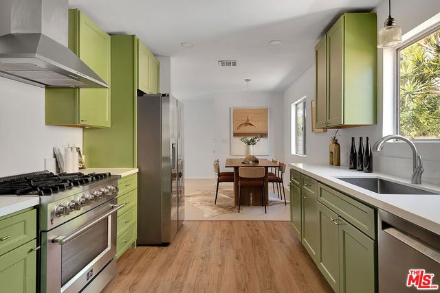 830 Palms Boulevard, Venice, CA 90291