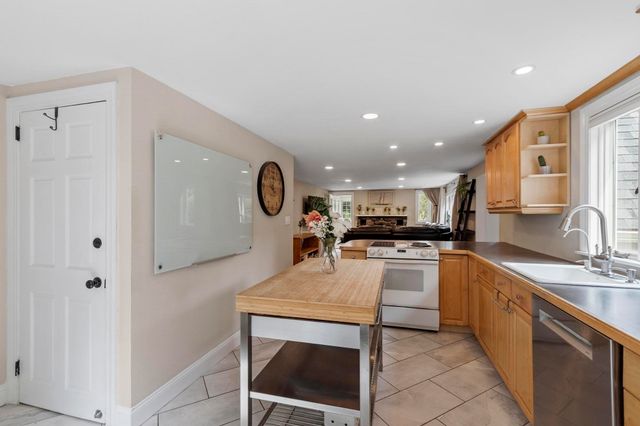 200 Main St, Acton, MA 01720