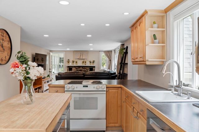 200 Main St, Acton, MA 01720
