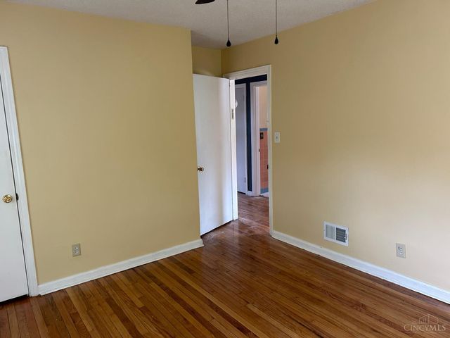 2345 Losantiville Avenue, Golf Manor, OH 45237