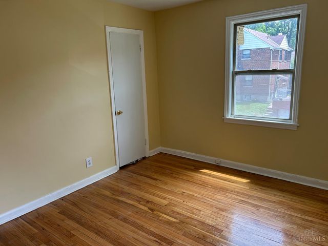 2345 Losantiville Avenue, Golf Manor, OH 45237