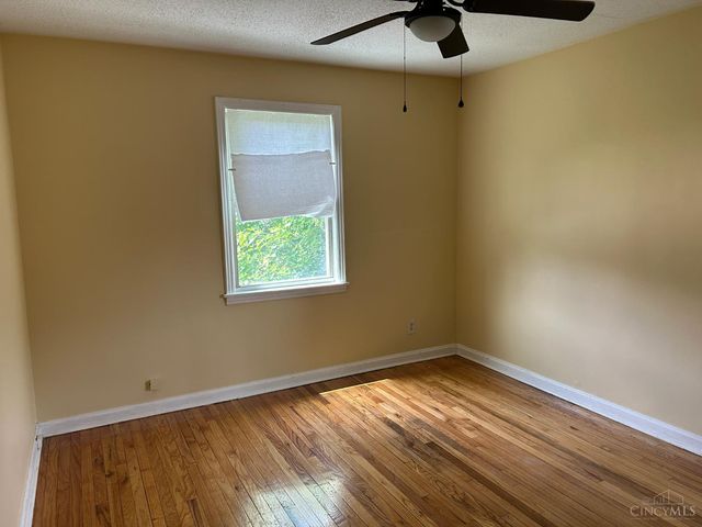 2345 Losantiville Avenue, Golf Manor, OH 45237