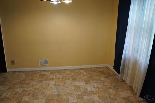 2345 Losantiville Avenue, Golf Manor, OH 45237