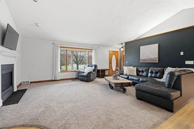 E8958 BROKEN BRANCH LANE, New London, WI 54961