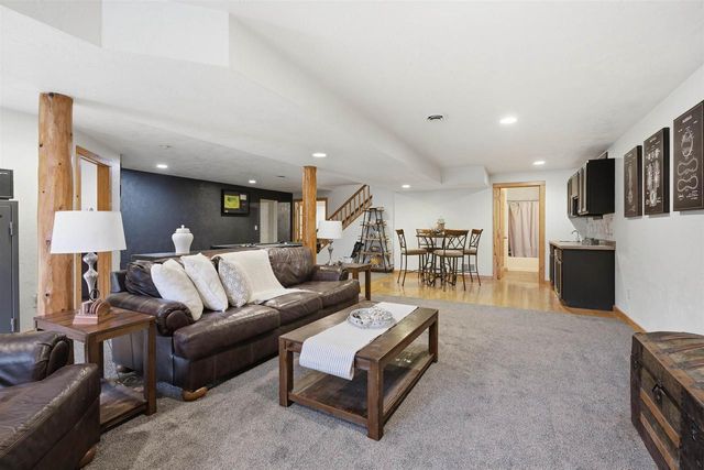E8958 BROKEN BRANCH LANE, New London, WI 54961