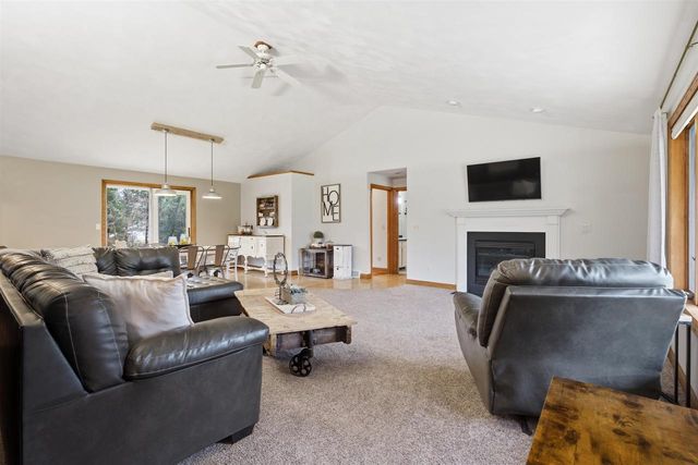 E8958 BROKEN BRANCH LANE, New London, WI 54961
