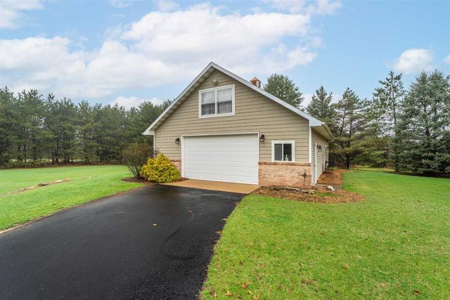 E8958 BROKEN BRANCH LANE, New London, WI 54961