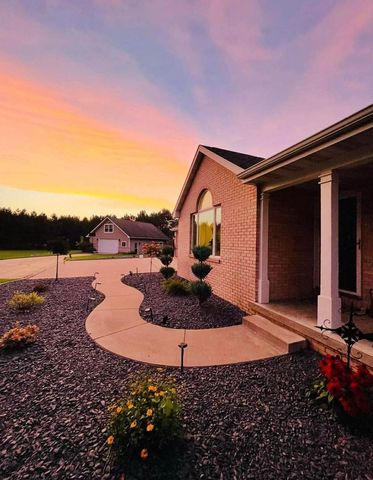 E8958 BROKEN BRANCH LANE, New London, WI 54961