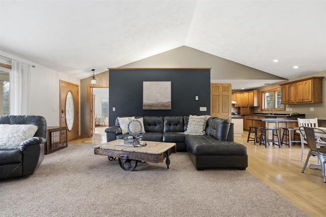 E8958 BROKEN BRANCH LANE, New London, WI 54961