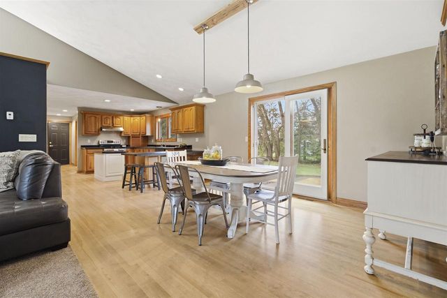 E8958 BROKEN BRANCH LANE, New London, WI 54961