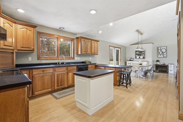 E8958 BROKEN BRANCH LANE, New London, WI 54961