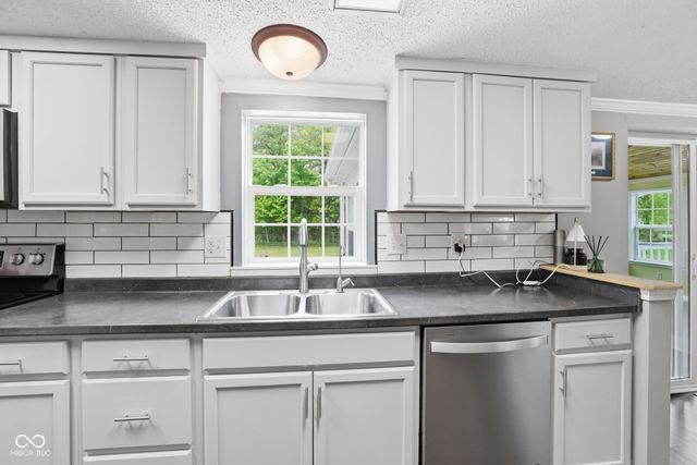520 W 4th Street, Sheridan, IN 46069