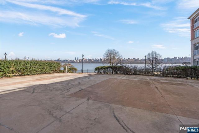 7400 River Road 442, North Bergen, NJ 07047