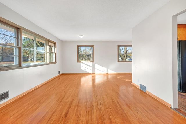 4418 65th Avenue N, Brooklyn Center, MN 55429