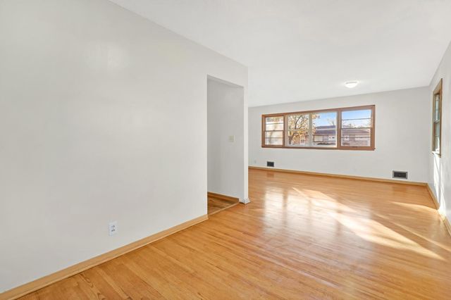 4418 65th Avenue N, Brooklyn Center, MN 55429