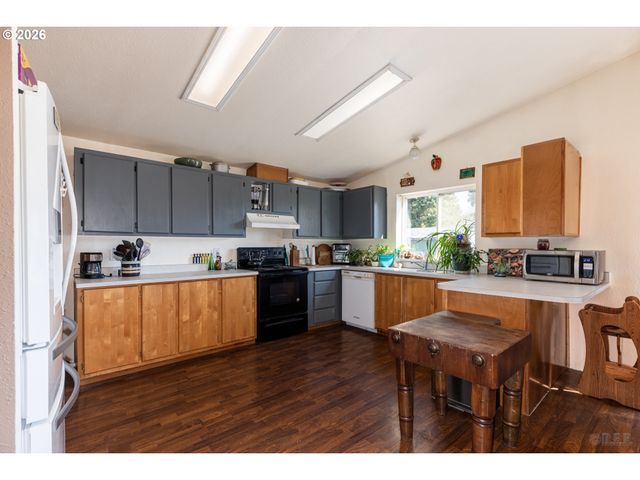 76654 HEATH Rd, Rainier, OR 97048