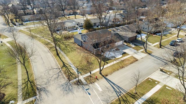 99 Essex Road, Elk Grove Village, IL 60007