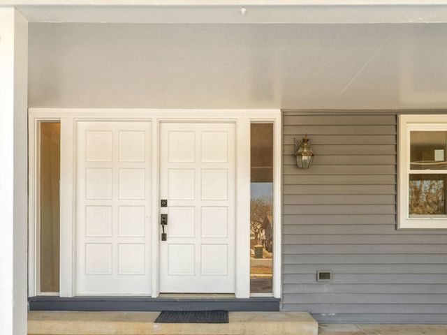 99 Essex Road, Elk Grove Village, IL 60007