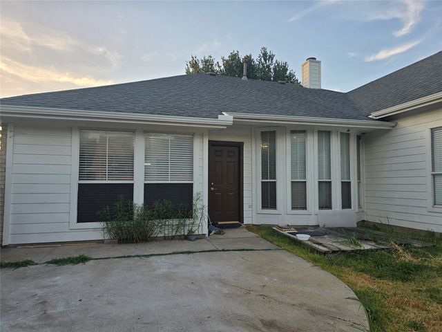 5200 White Hills Drive, Fort Worth, TX 76137