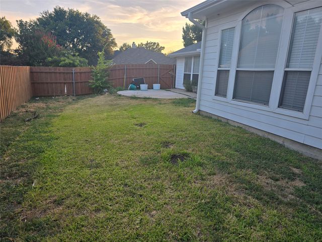 5200 White Hills Drive, Fort Worth, TX 76137