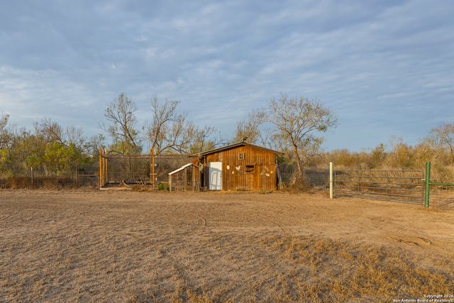 300 Private Road 2743, Moore, TX 78057