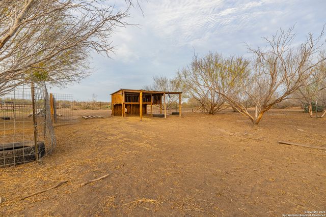 300 Private Road 2743, Moore, TX 78057